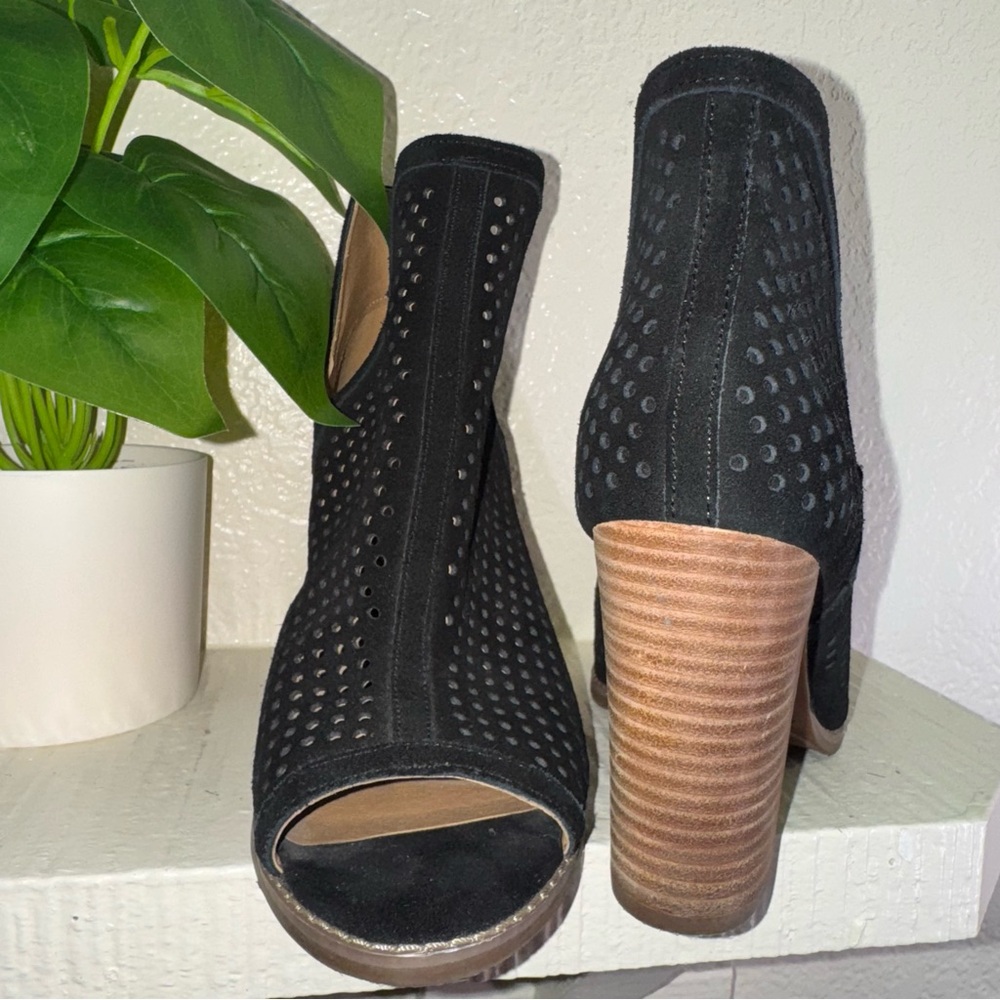 Lucky Brand Larise Black Perforated Suede Bootie Women 8.5 Open Toe Cut Out Side - Picture 3 of 9